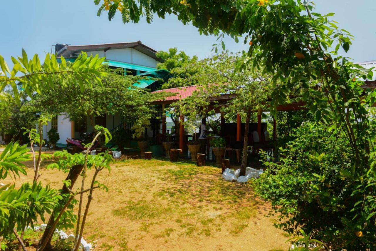 Sunntop Cabana Trincomalee Esterno foto